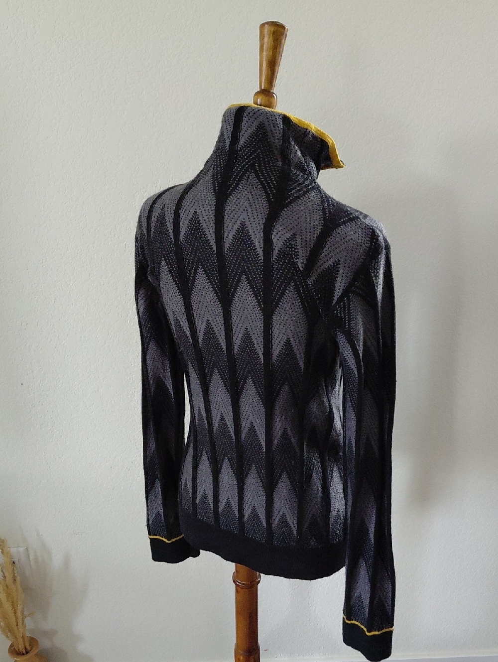 Icelandic Design Wool Lightweight Zip Jacket - Picture 6 of 9